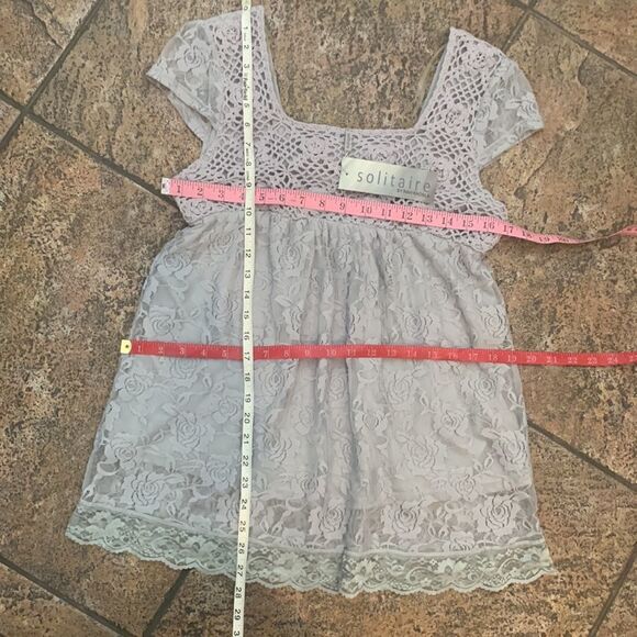 Solitaire Gray Square Neck Flutter Sleeves Crotchet Lace Floral Lined Blouse New - Picture 10 of 10